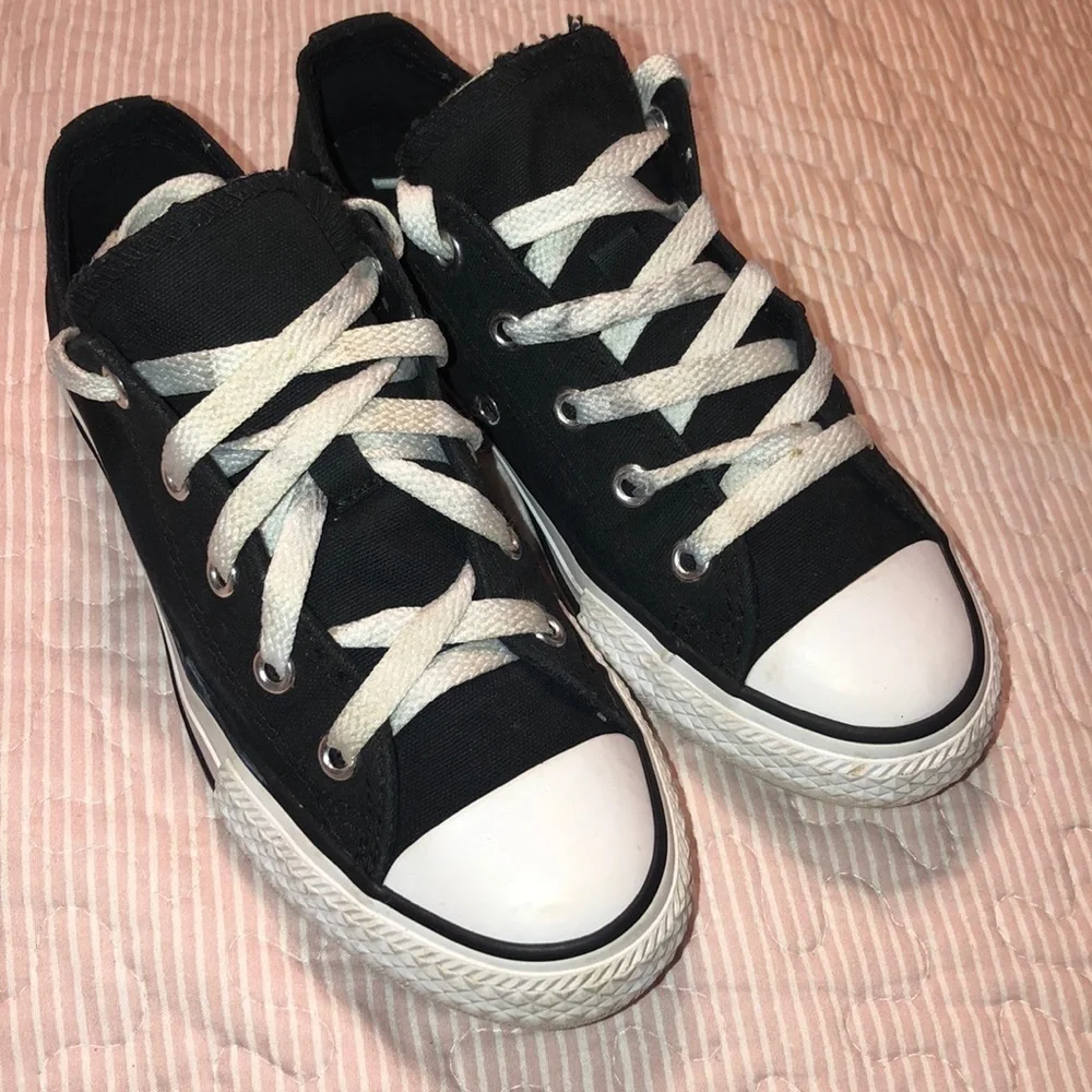 Converse girls sneakers black and white size 1 GUC
